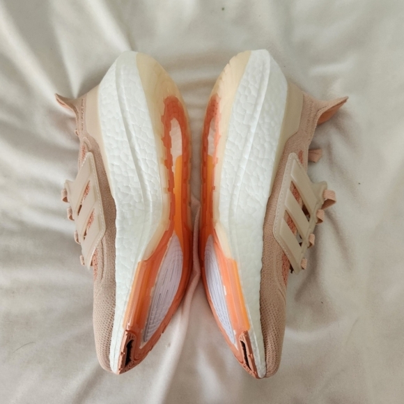 Adidas Sneaker NWT womens size 7 Ultraboost 21 prime blue Ambient Blush - Picture 3 of 8